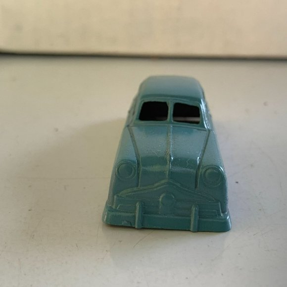 Tootsietoy 1950s 4-Door Car Body Shell, Dual Front Windows Collectible Toy - Picture 2 of 10